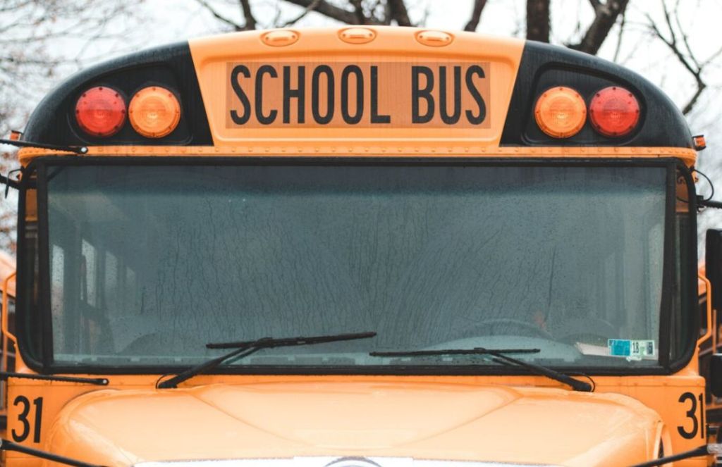 Ohio debate ley para frenar abusos en transporte escolar